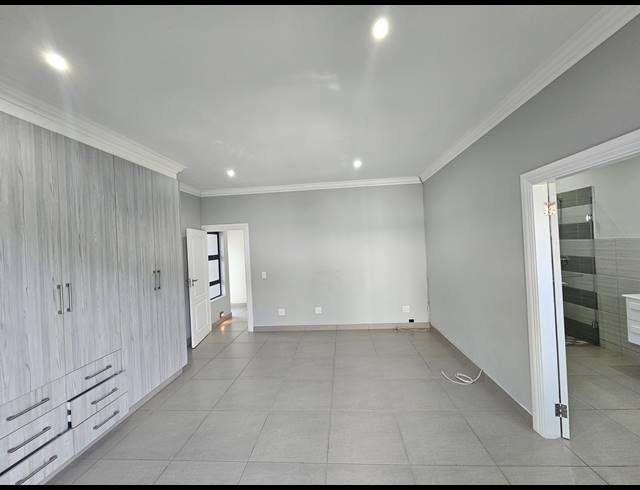3 BEDROOM HOUSE FOR SALE IN NEW SALT ROCK CITY